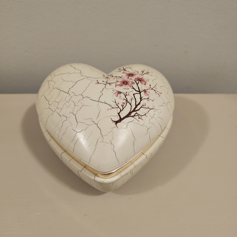 Vintage Heart-Shaped Cream Jewelry Box